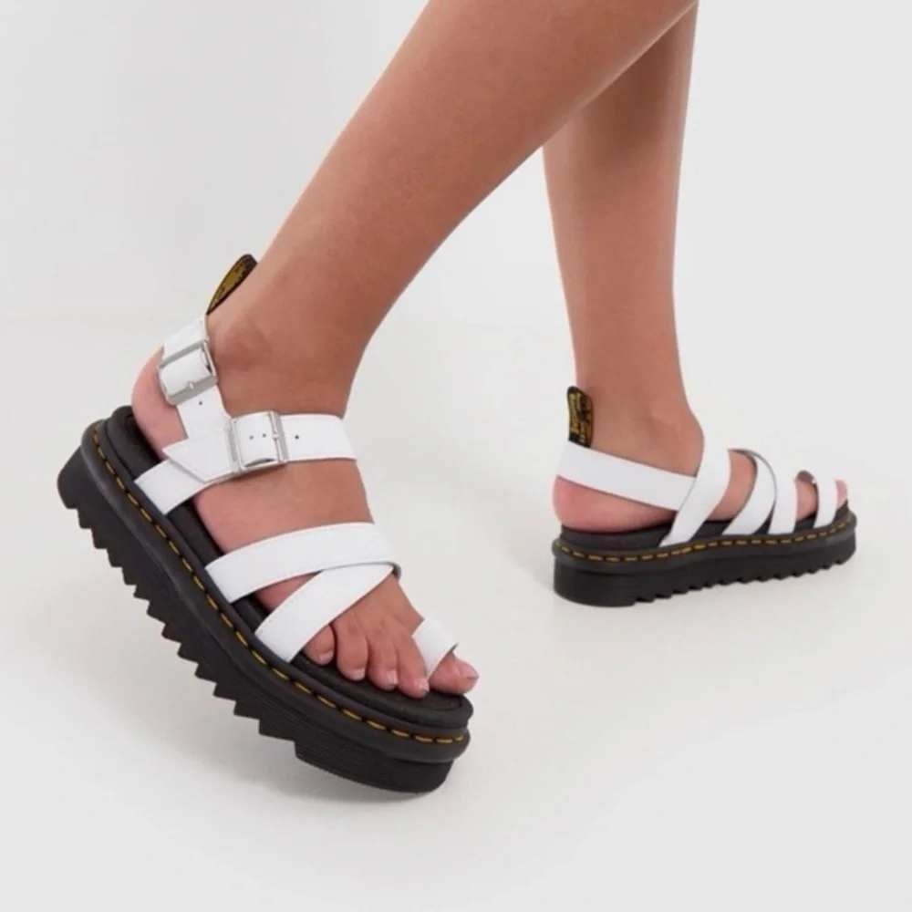 Dr. Martens Avry Sandals Brand New Super Chunky‎ & Comfy Leather Platforms